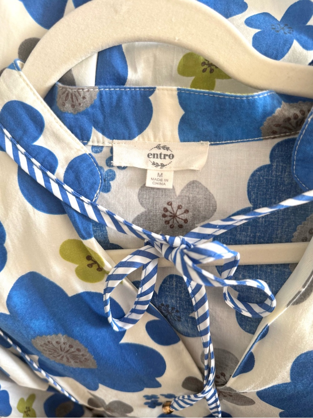 entro Cream and Blue Floral Tie Front Dress with Balloon Sleeves - Picture 4 of 8